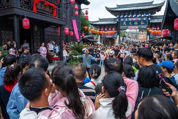 國(guó)慶黃金周景區(qū)人海再現(xiàn)，智慧管理助力有序游覽